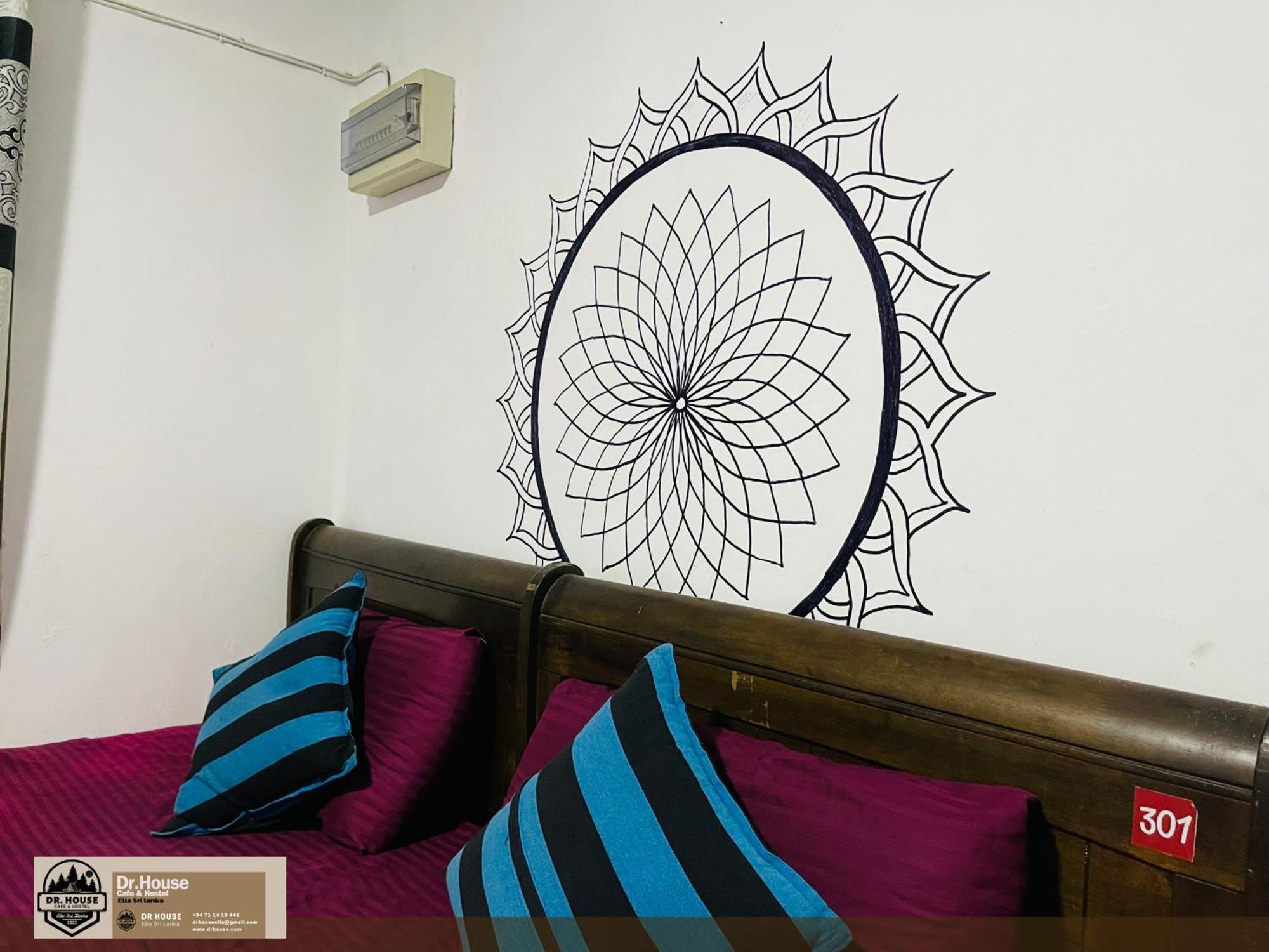 Dr House Ella - Hostel & Cafe Zewnętrze zdjęcie