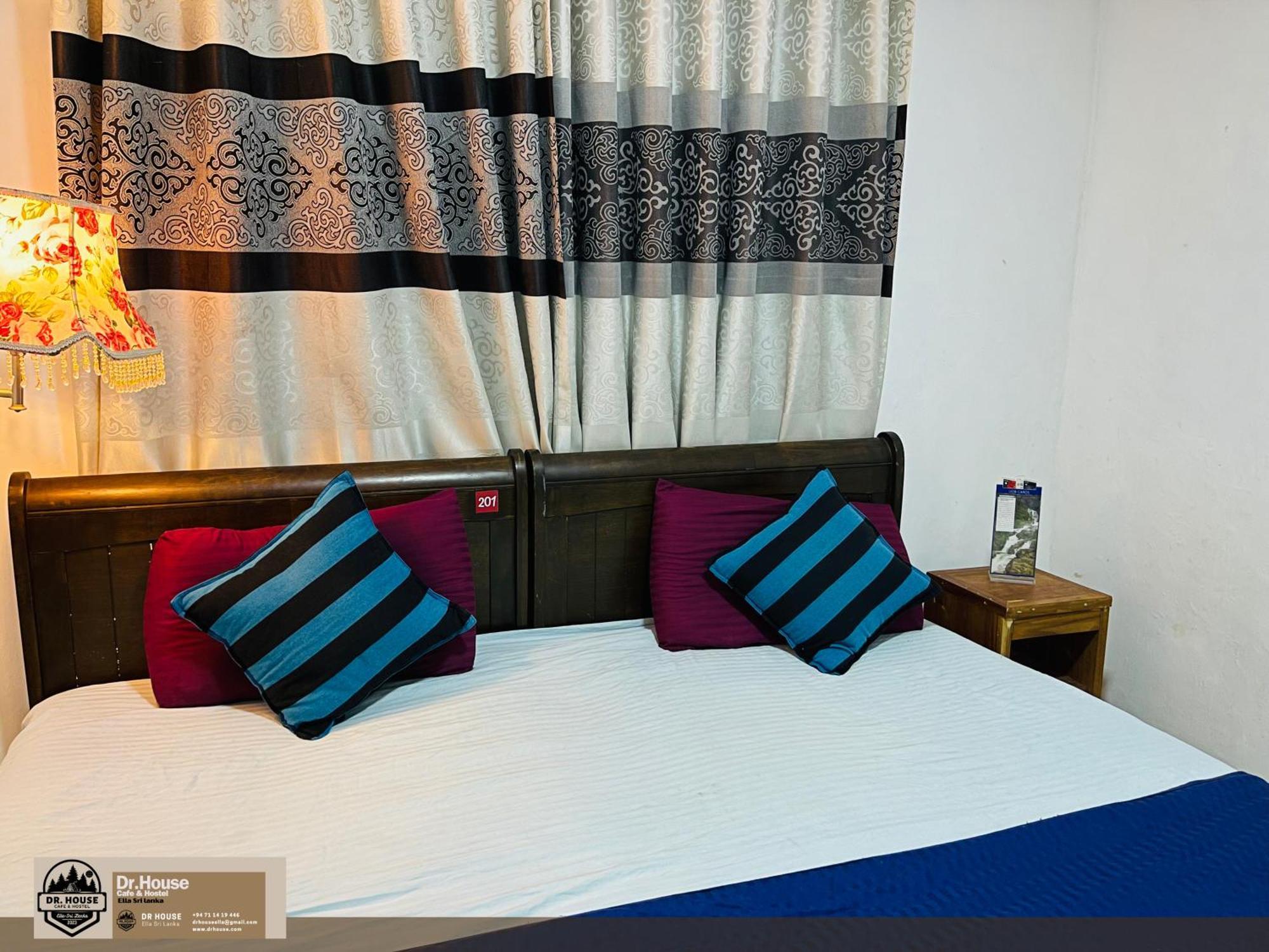 Dr House Ella - Hostel & Cafe Zewnętrze zdjęcie